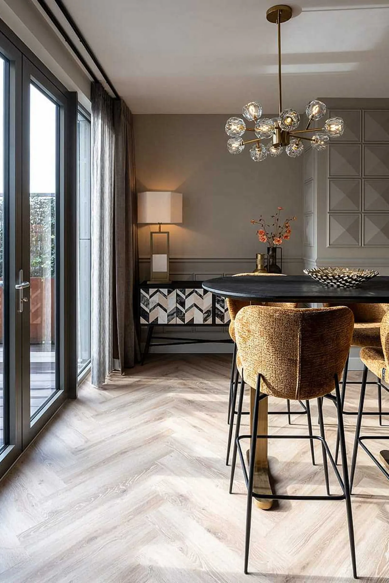 Richmond Interiors Bartisch Revelin Mangoholz Oval 140X106> Bartische
