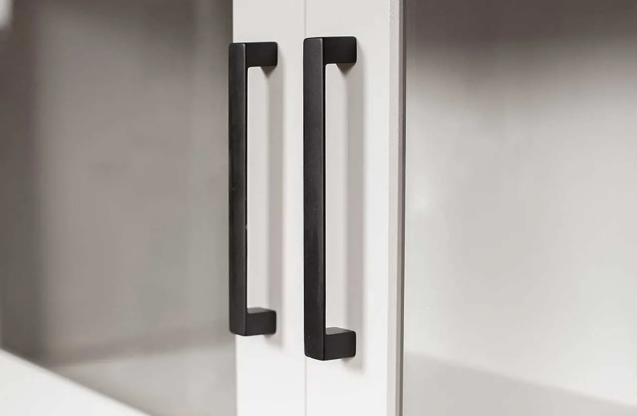 mutoni living Vitrinenschrank Bonk Kiefer Nebelweiss 107X160> Vitrinen