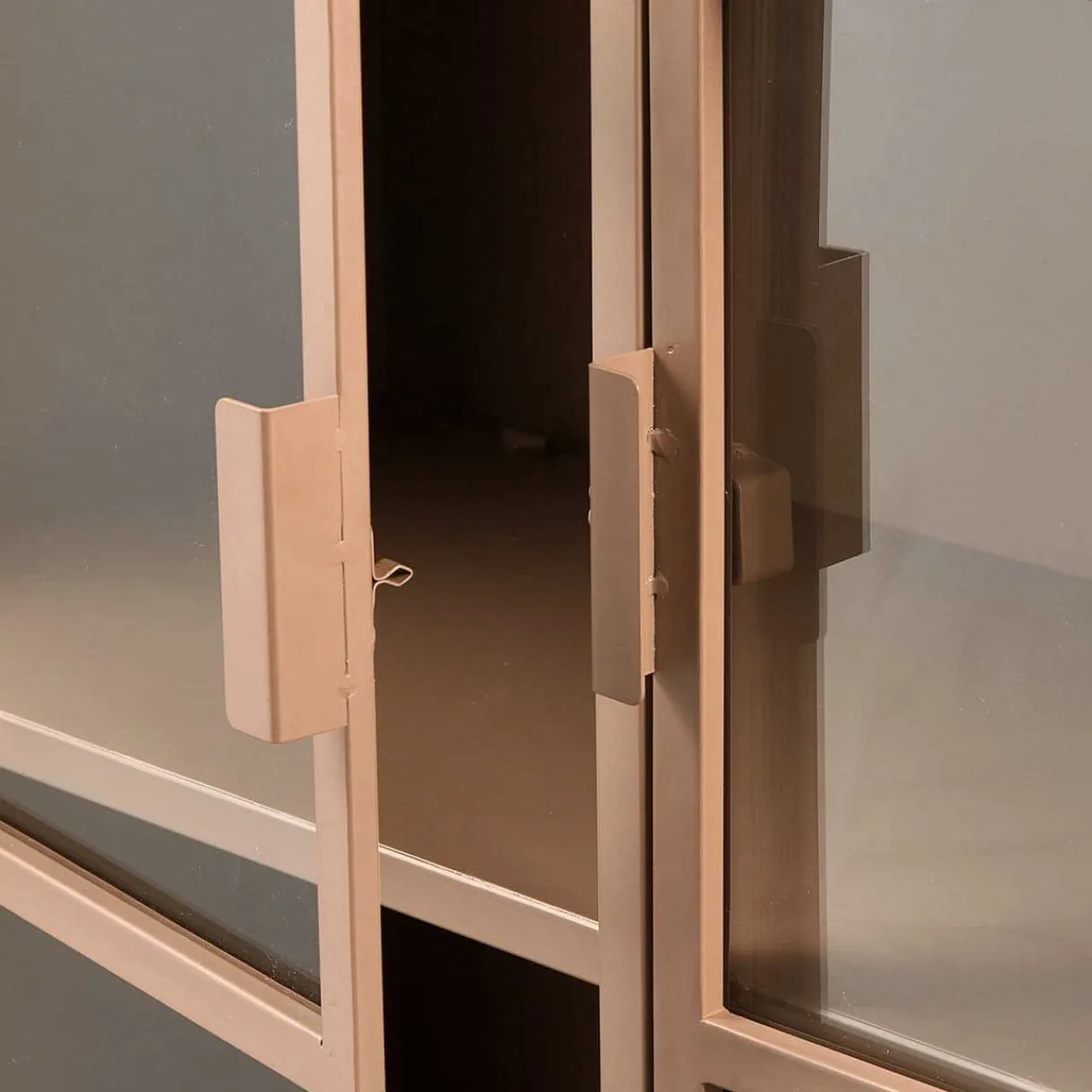 mutoni living Vitrinenschrank Ronja Militarbraun 110X189> Vitrinen